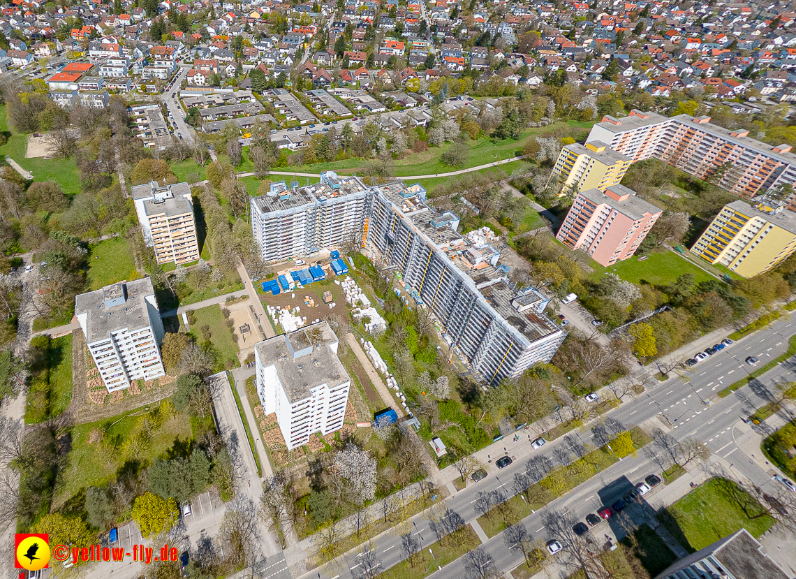 21.04.2023 - Baustelle Fassadensanierung am Karl-Marx-Ring 11-21 in Neuperlach